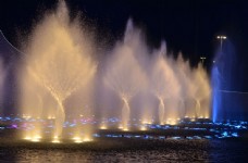欧式喷泉喷泉夜景图片
