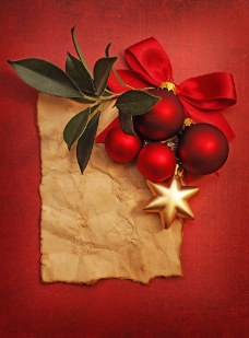 羊皮纸与圣诞球图片