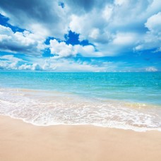 天空蓝天白云海洋沙滩图片