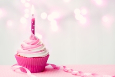 粉色的生日蛋糕图片