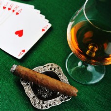 扑克雪茄盒酒杯图片