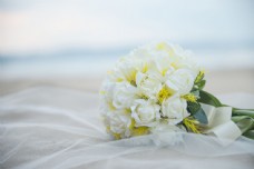 白色花白色婚礼花束图片