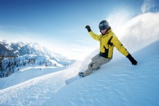 雪山滑雪运动员摄影图片