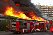消防车与火灾图片