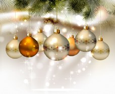挂满树枝的闪亮圣诞球