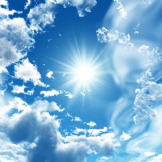 夏日太阳光芒下的蓝天白云图片